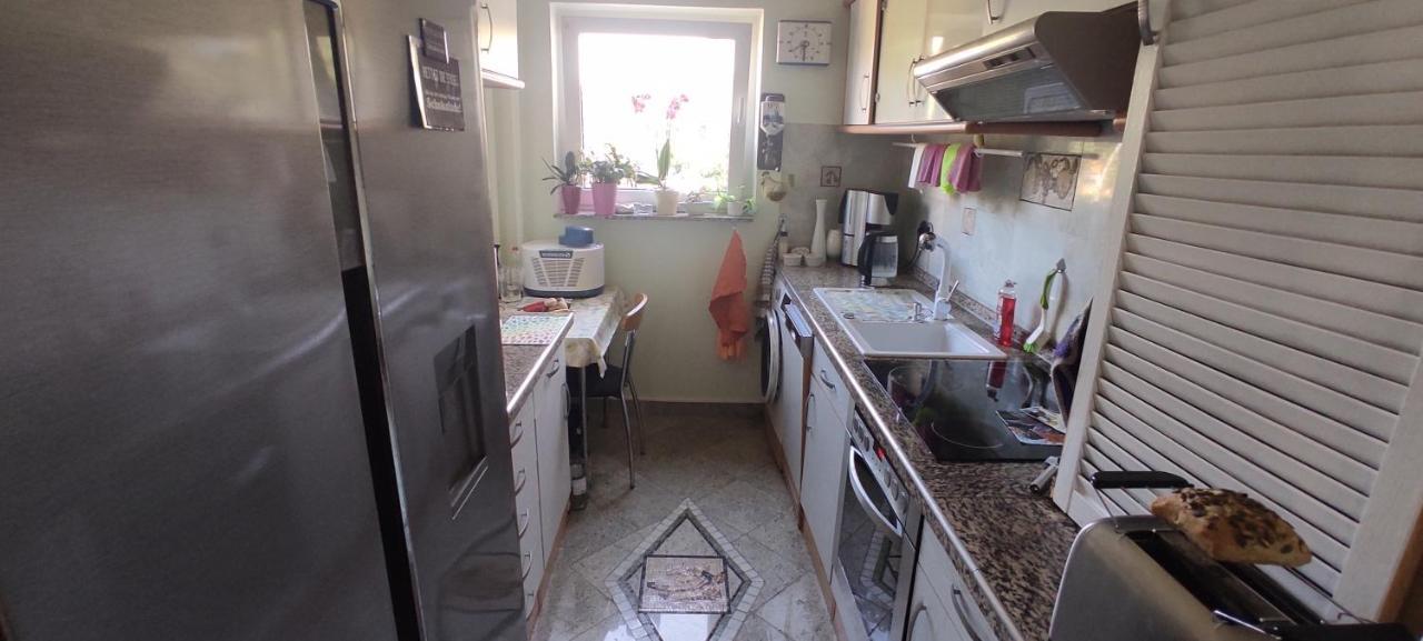 Habitación en casa particular Weltoffenes Privates Gaestezimmer Bei Lgbtq Freundlichen Gastgeber Der Mit In Der Lebt Berlín