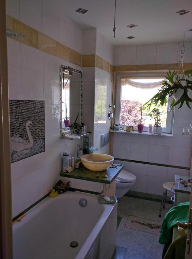 Habitación en casa particular Weltoffenes Privates Gaestezimmer Bei Lgbtq Freundlichen Gastgeber Der Mit In Der Lebt *
