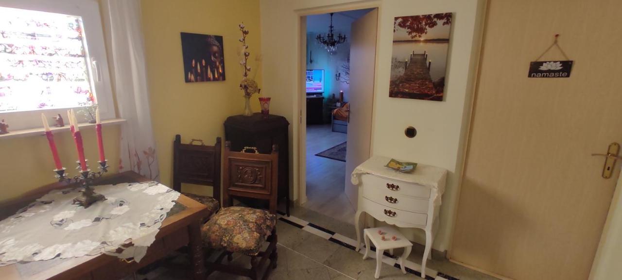 Weltoffenes Privates Gaestezimmer Bei Lgbtq Freundlichen Gastgeber Der Mit In Der Lebt Habitación en casa particular *